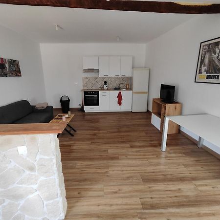 Apartament Petit Coin De Paradis Aups Zewnętrze zdjęcie